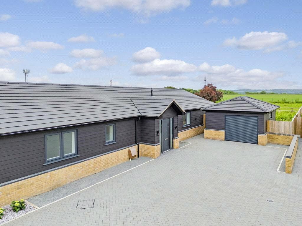 3 bedroom bungalow for sale in Greyhound Grove, Upminster, RM14