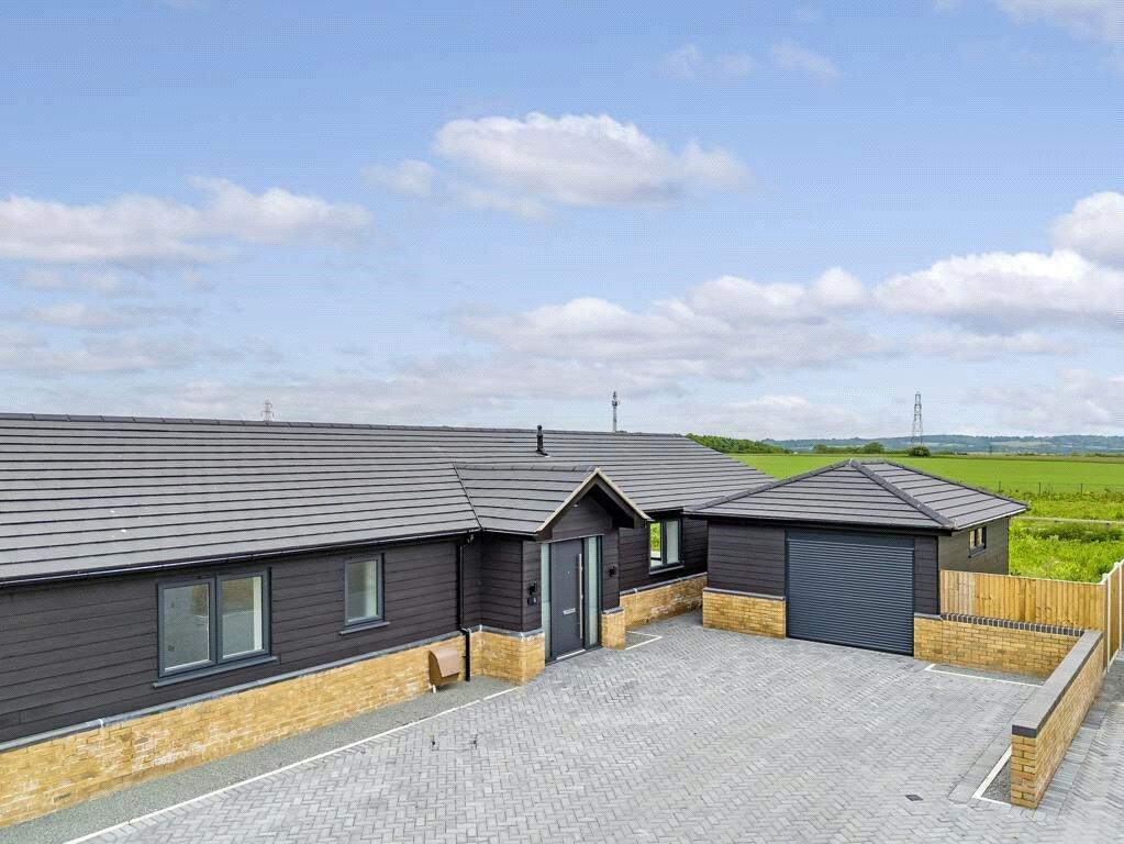 3 bedroom bungalow for sale in Greyhound Grove, Upminster, RM14