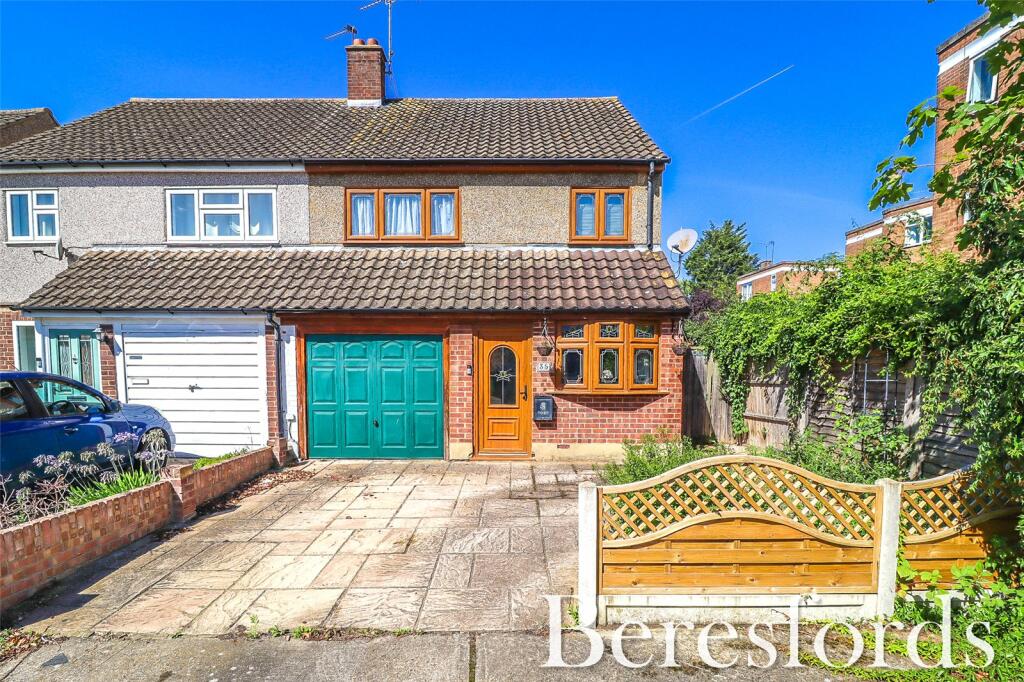 3 bedroom semidetached house for sale in Tabrums Way, Upminster, RM14