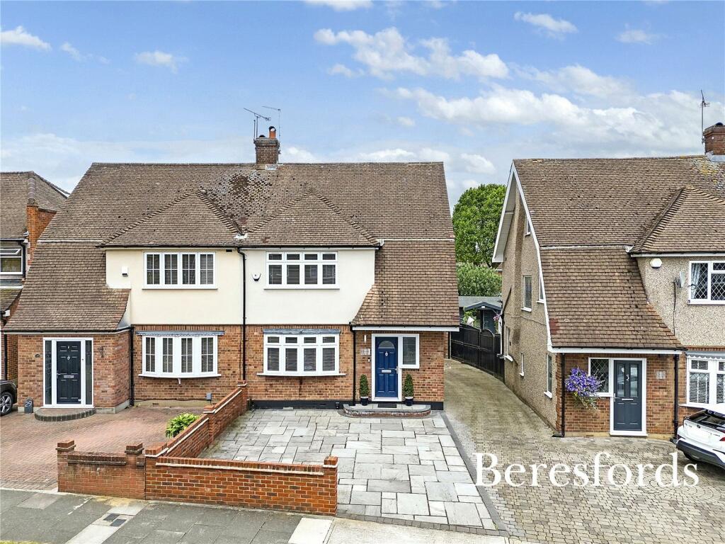 3 bedroom semidetached house for sale in Avon Road, Upminster, RM14
