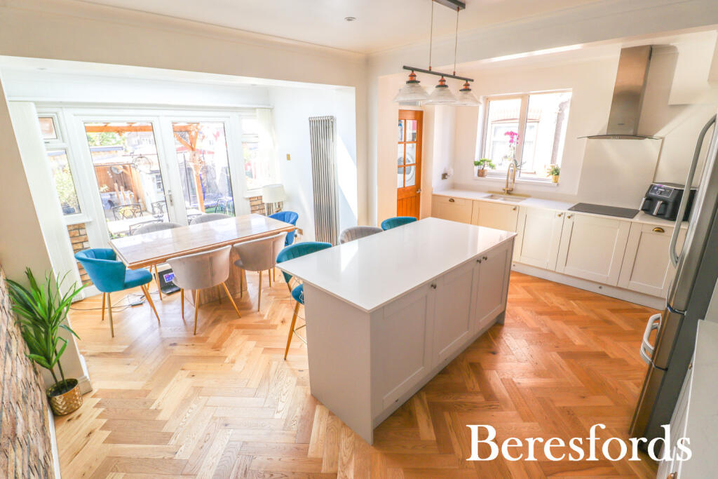 Main image of property: Toplands Avenue, Aveley, RM15
