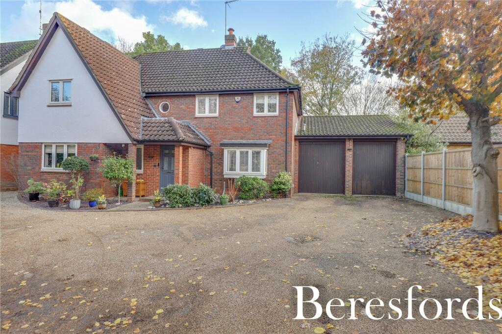 5 bedroom detached house for sale in Broxted Mews, Brentwood, CM13