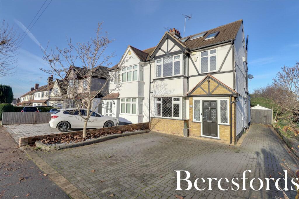 3 bedroom semidetached house for sale in Oliver Road, Shenfield, CM15