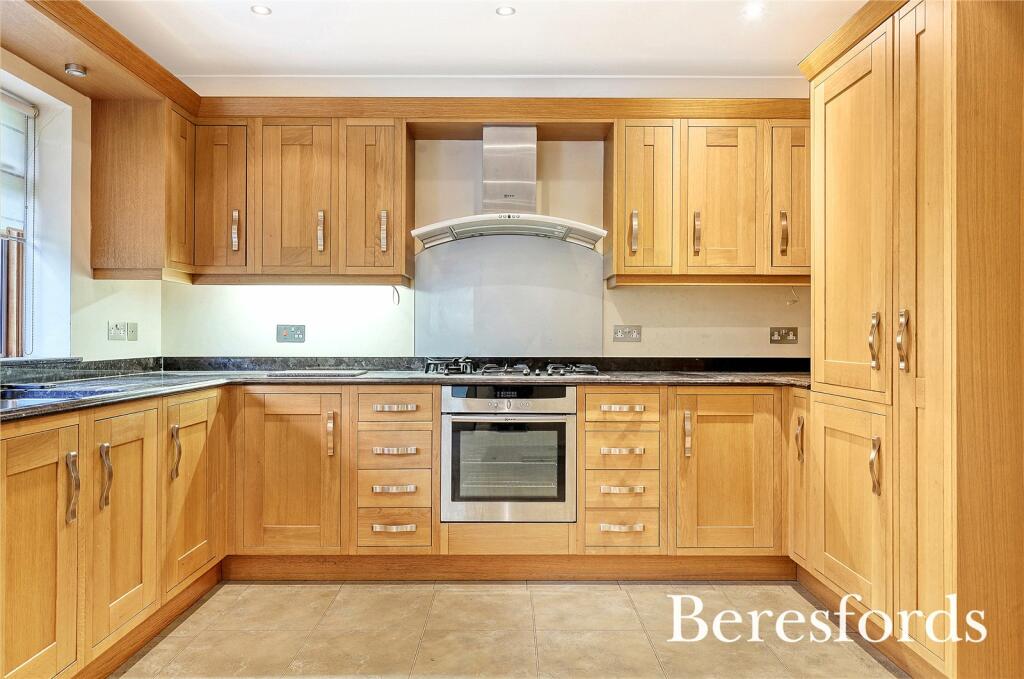 Additional property image - Spurgate, Hutton Mount, CM13
