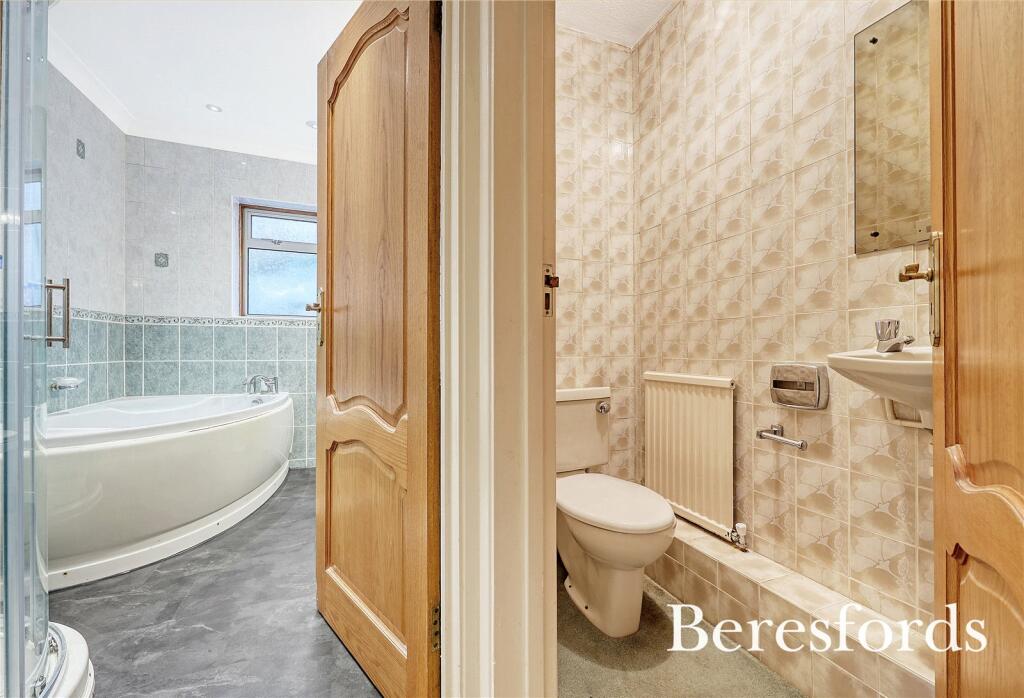 Additional property image - Spurgate, Hutton Mount, CM13