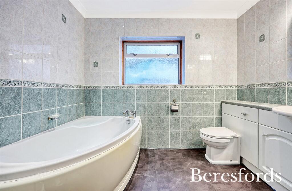Additional property image - Spurgate, Hutton Mount, CM13