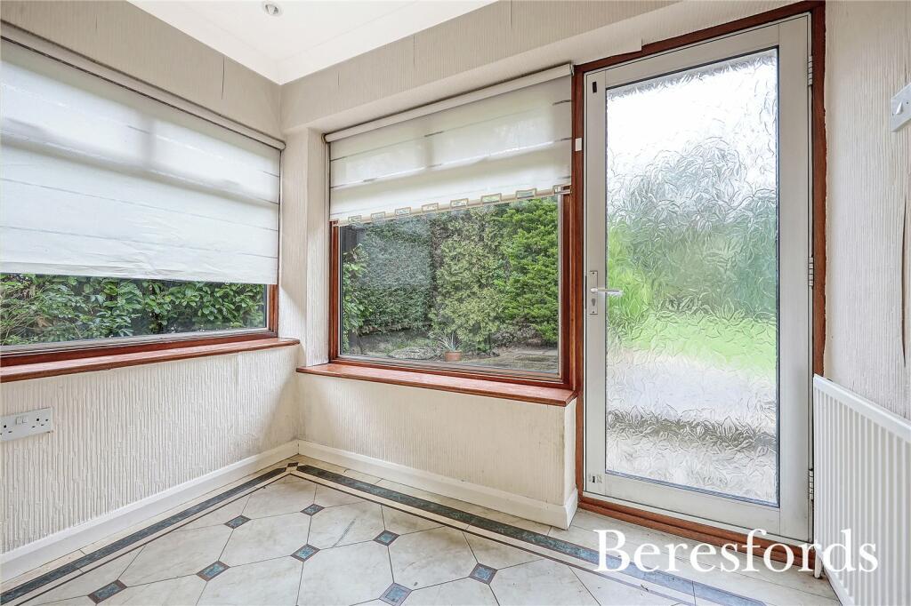 Additional property image - Spurgate, Hutton Mount, CM13
