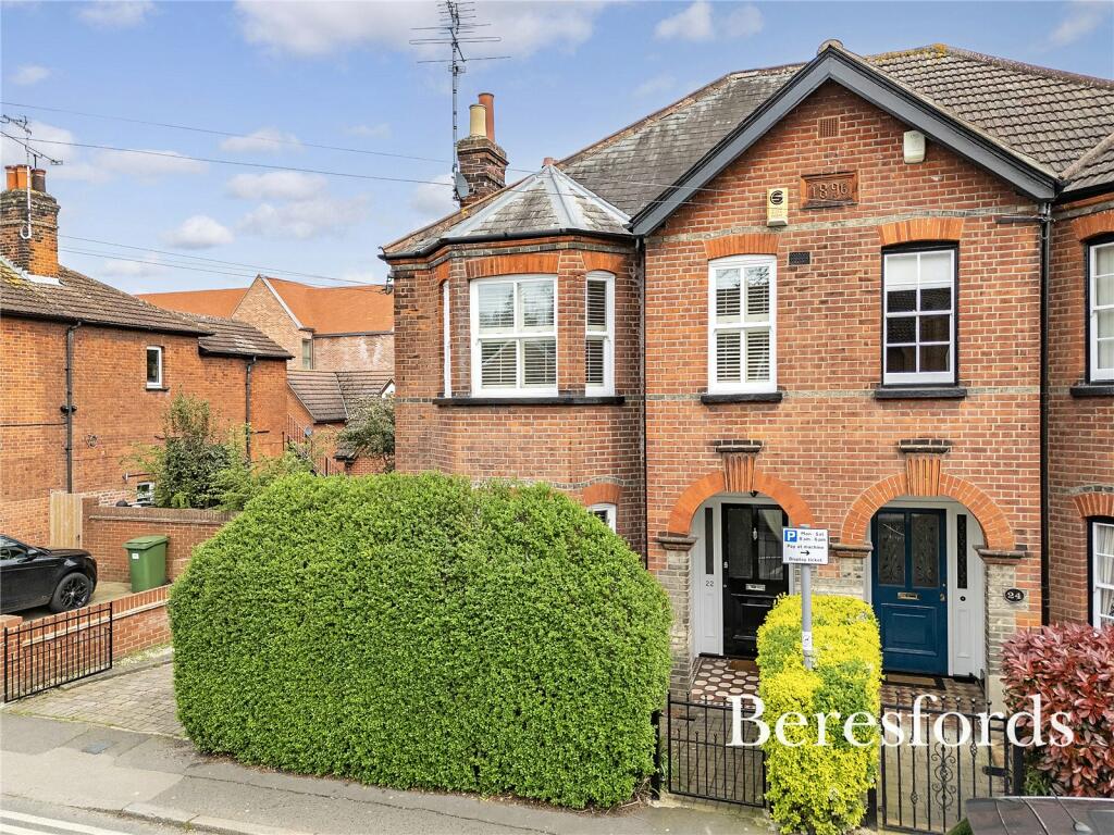 4 bedroom semidetached house for sale in Hutton Road, Shenfield, CM15