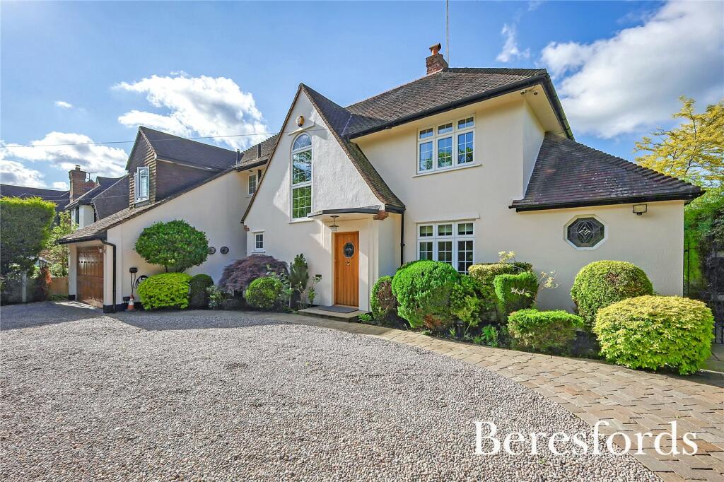 4 bedroom detached house for sale in Ridgeway, Hutton Mount, CM13