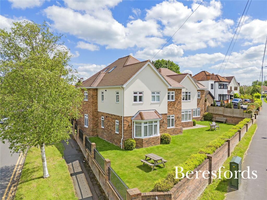 3 bedroom apartment for sale in Chelmsford Road, Shenfield, CM15