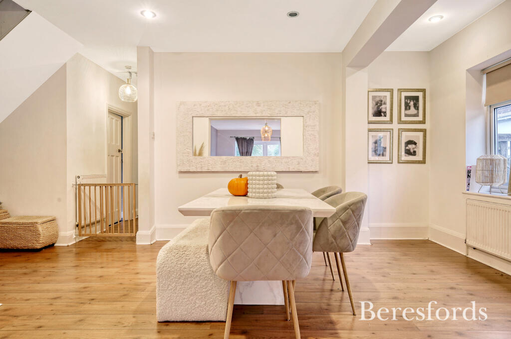 Additional property image - Chelmsford Road, Shenfield, CM15