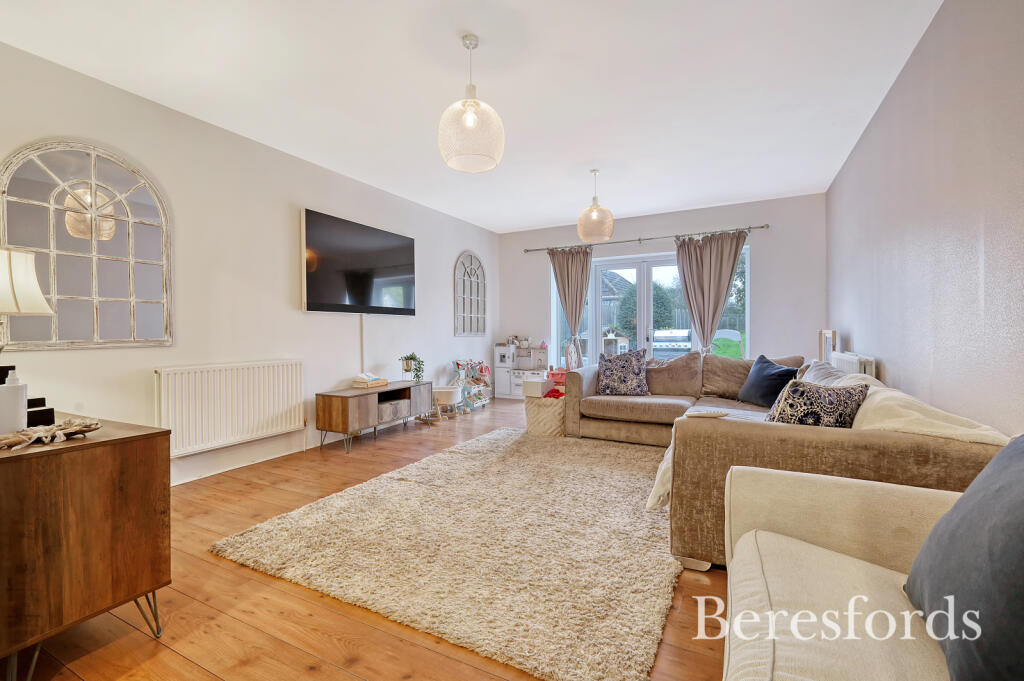 Additional property image - Chelmsford Road, Shenfield, CM15