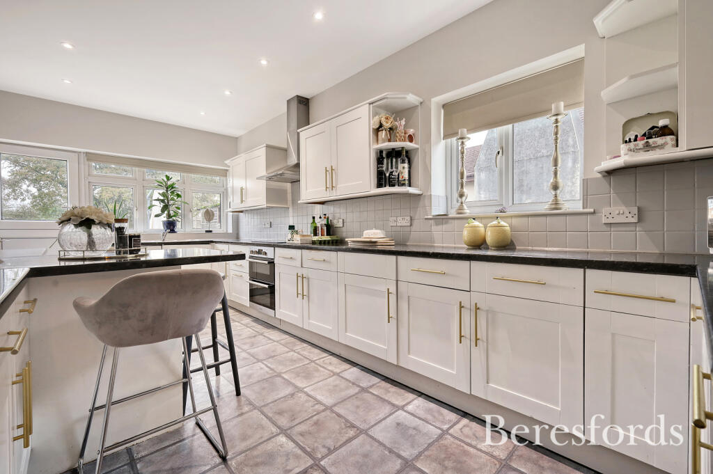 Additional property image - Chelmsford Road, Shenfield, CM15