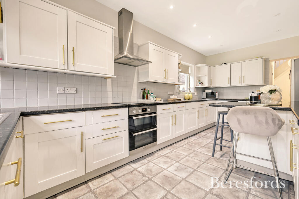 Additional property image - Chelmsford Road, Shenfield, CM15