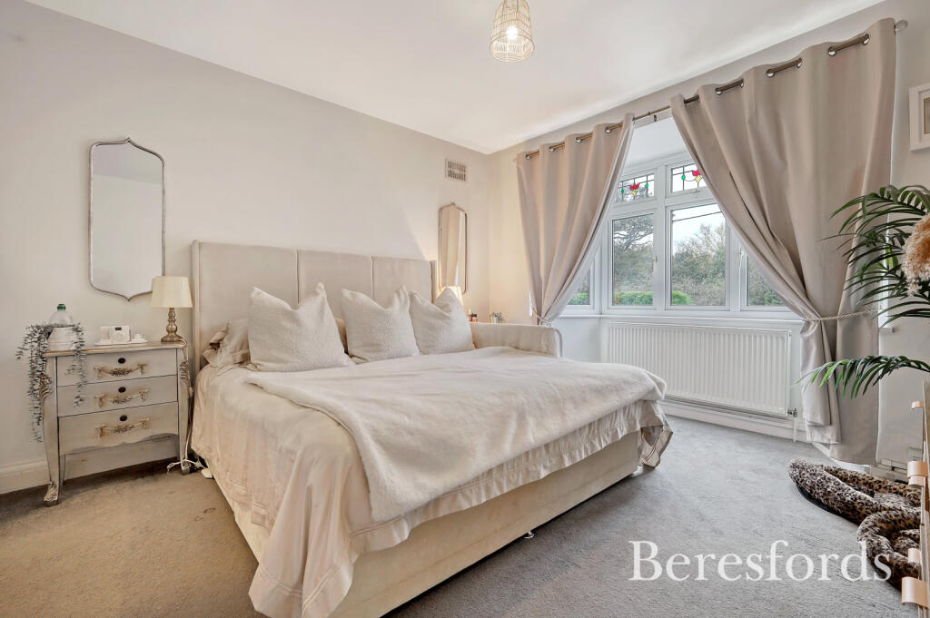 Additional property image - Chelmsford Road, Shenfield, CM15