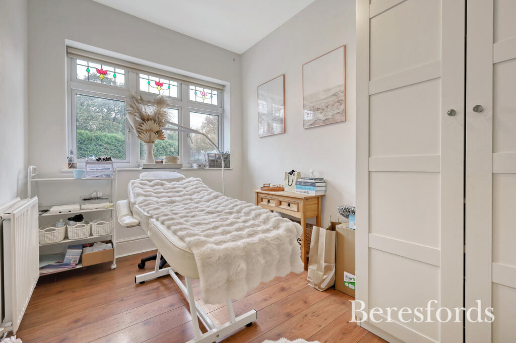 Additional property image - Chelmsford Road, Shenfield, CM15