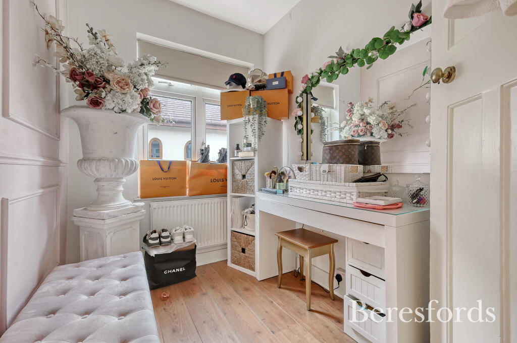 Additional property image - Chelmsford Road, Shenfield, CM15