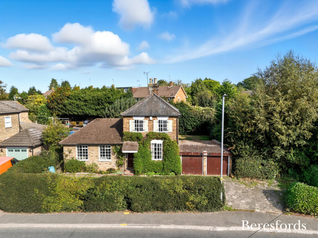 Main image of property: Hanging Hill Lane, Hutton, CM13