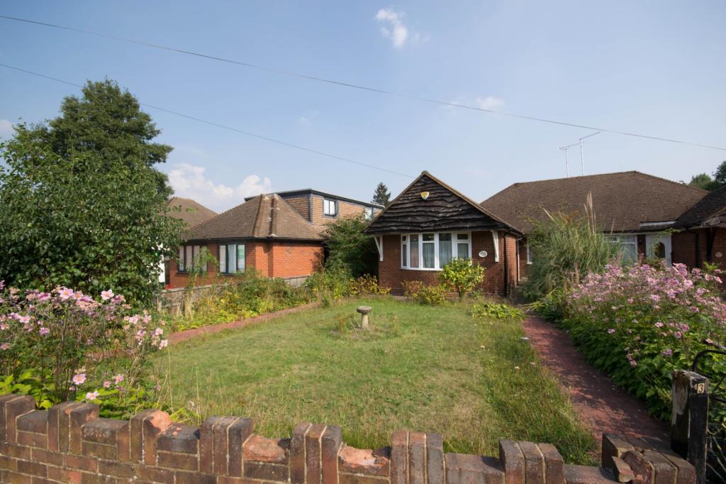3 bedroom semidetached bungalow for sale in Chelmsford Road, Shenfield