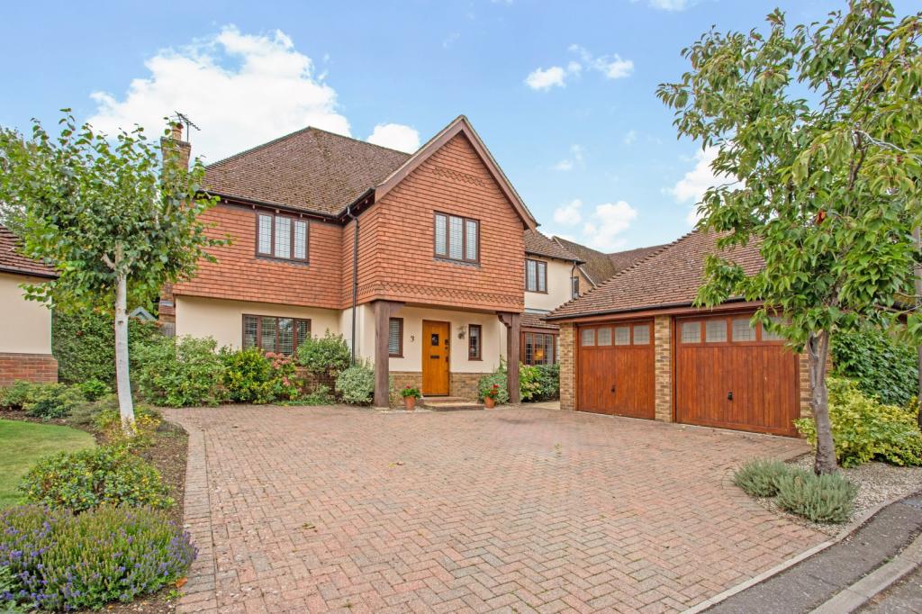 5 bedroom detached house for sale in Hutton Place, Hutton, Brentwood