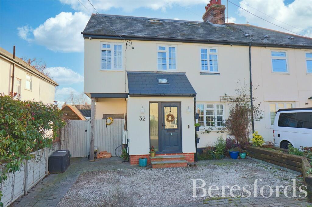 4 bedroom semidetached house for sale in Rectory Road, Writtle, CM1