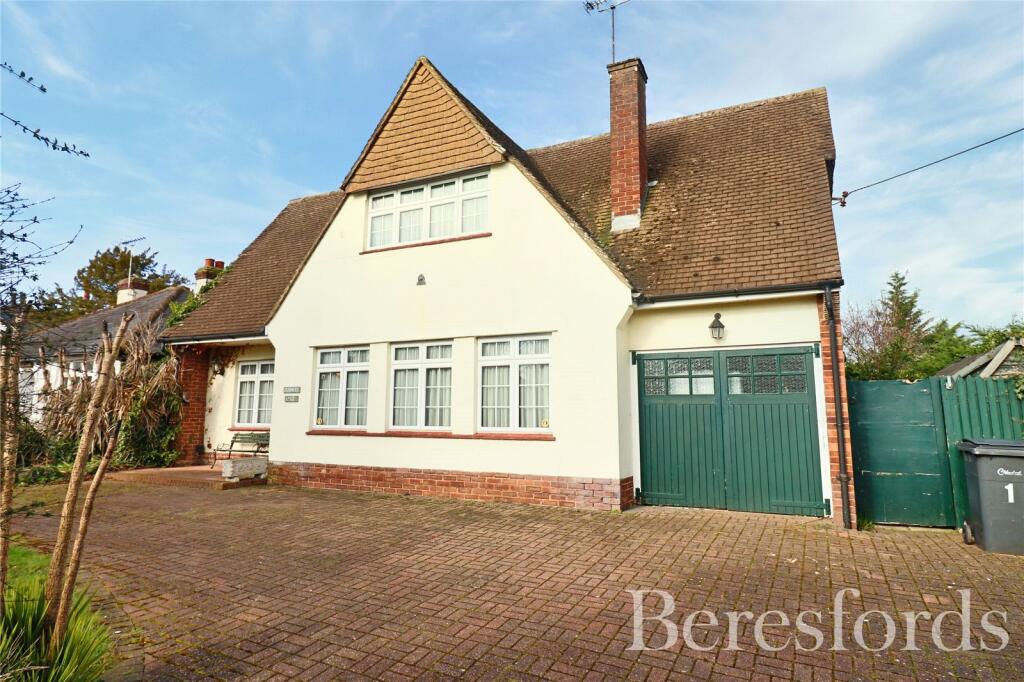 3 bedroom detached house for sale in Mayfield Road, Writtle, CM1