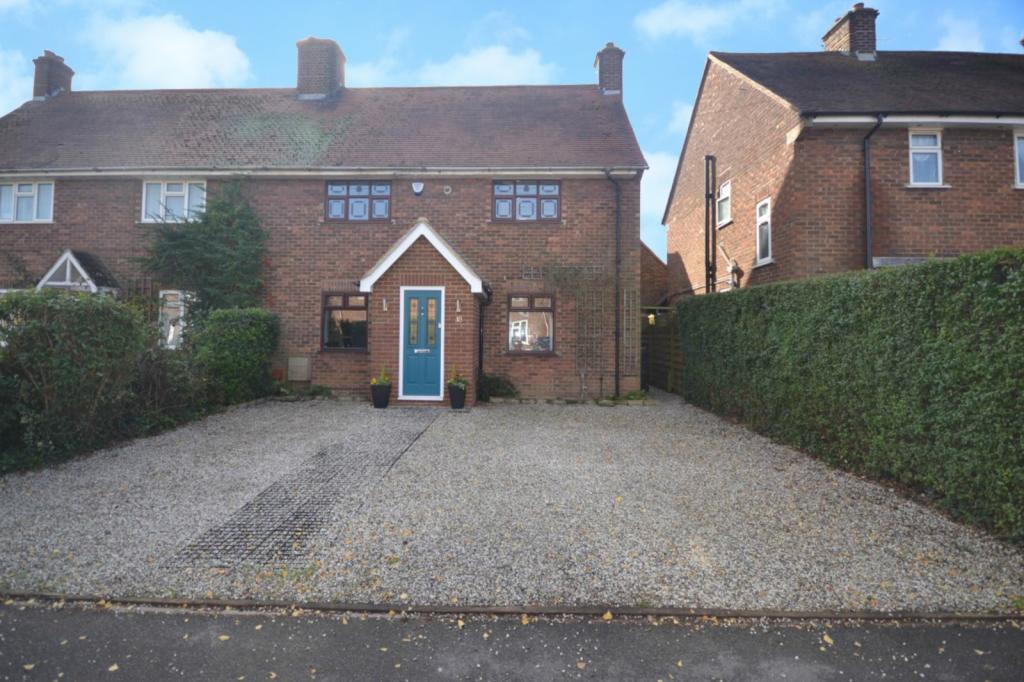 3 bedroom semidetached house for sale in Hunts Drive, Writtle