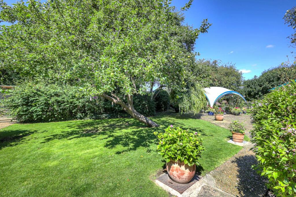 Additional property image - Doddinghurst Road, Pilgrims Hatch, CM15