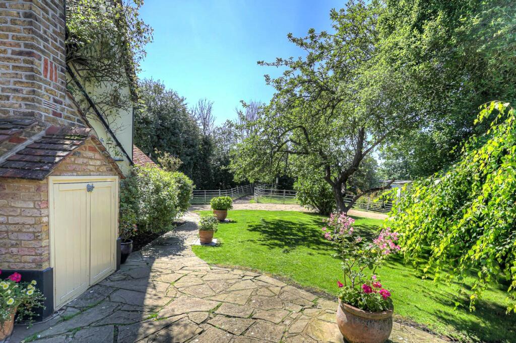Additional property image - Doddinghurst Road, Pilgrims Hatch, CM15