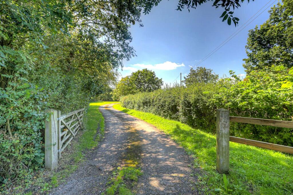 Additional property image - Doddinghurst Road, Pilgrims Hatch, CM15