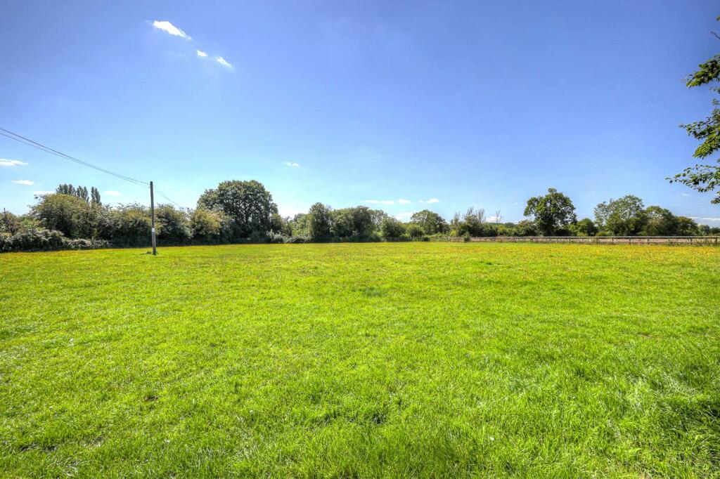 Additional property image - Doddinghurst Road, Pilgrims Hatch, CM15