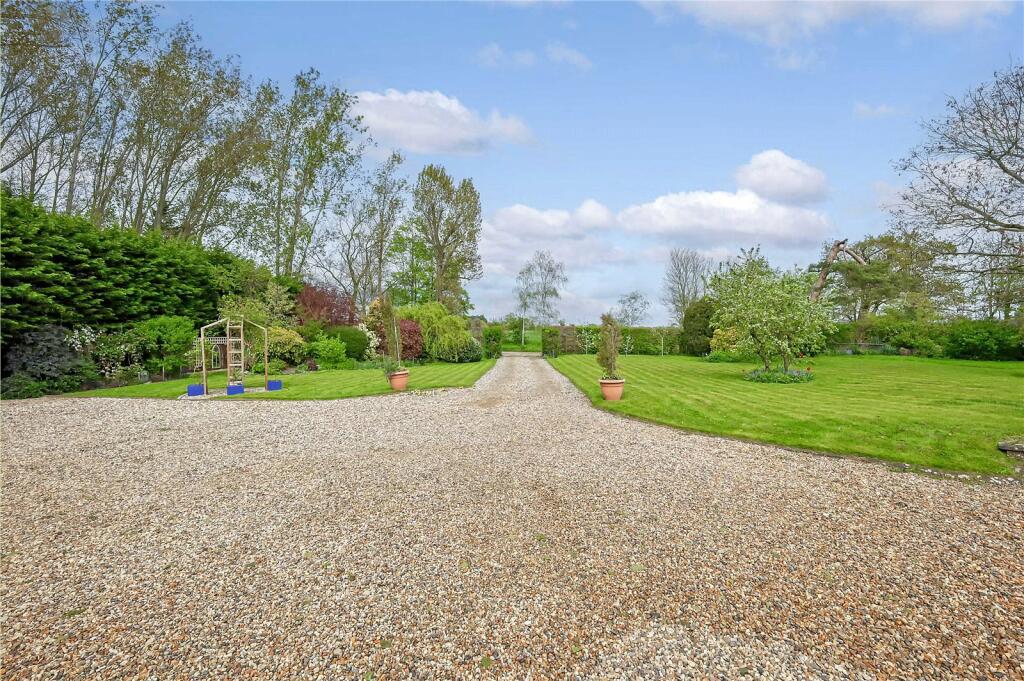 Additional property image - Stebbing Road, Felsted, CM6