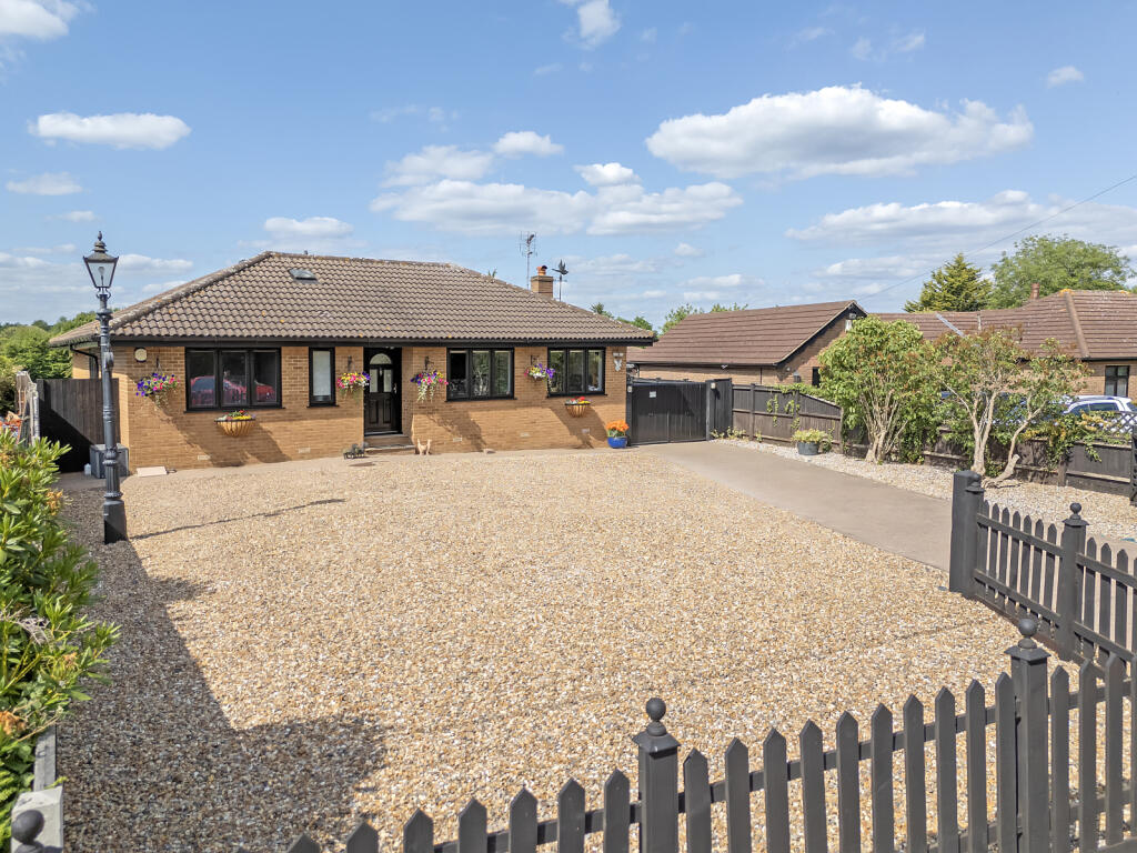 Main image of property: Days Lane, Pilgrims Hatch, CM15