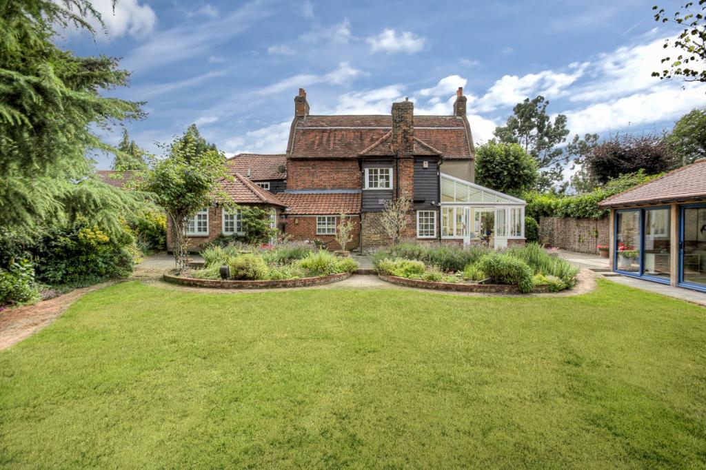 4 bedroom detached house for sale in Coxtie Green Road, Pilgrims Hatch