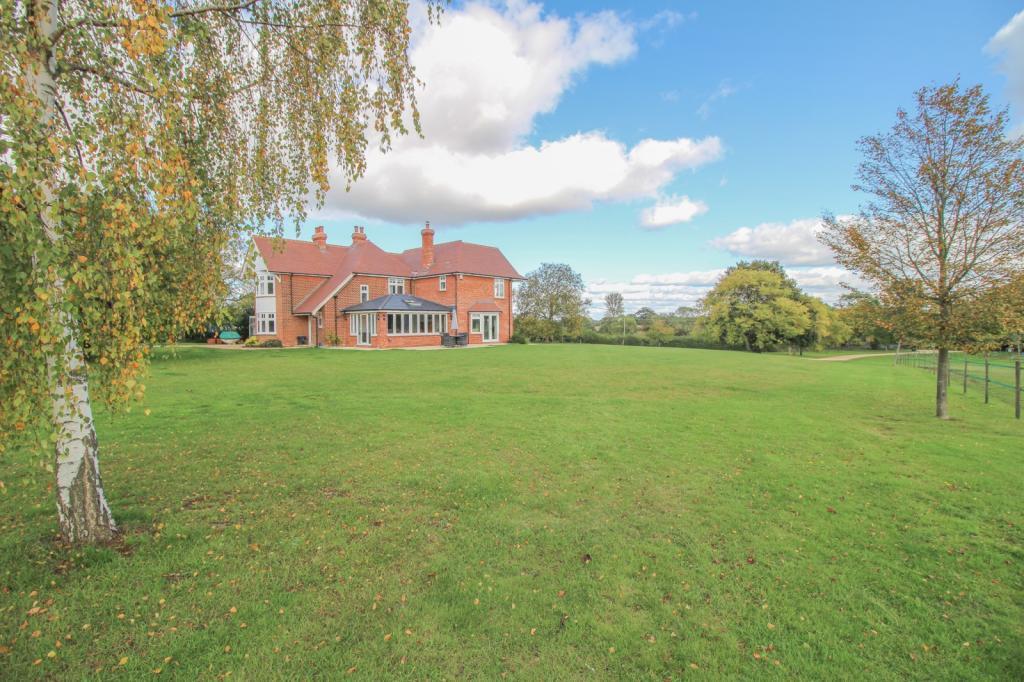5 bedroom detached house for sale in Kelvedon Road, Inworth, Colchester