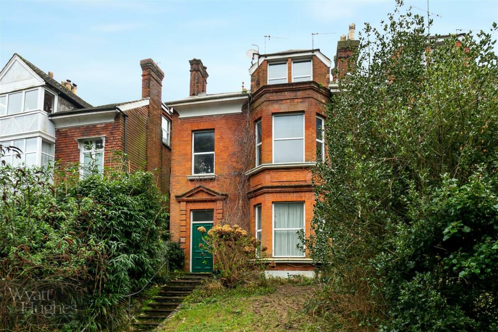 5 bedroom flat for sale in Lower Park Road, Hastings, TN34