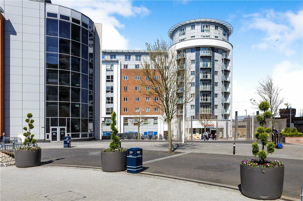 2 bedroom apartment for sale in Gunwharf Quays, Portsmouth, Hampshire, PO1