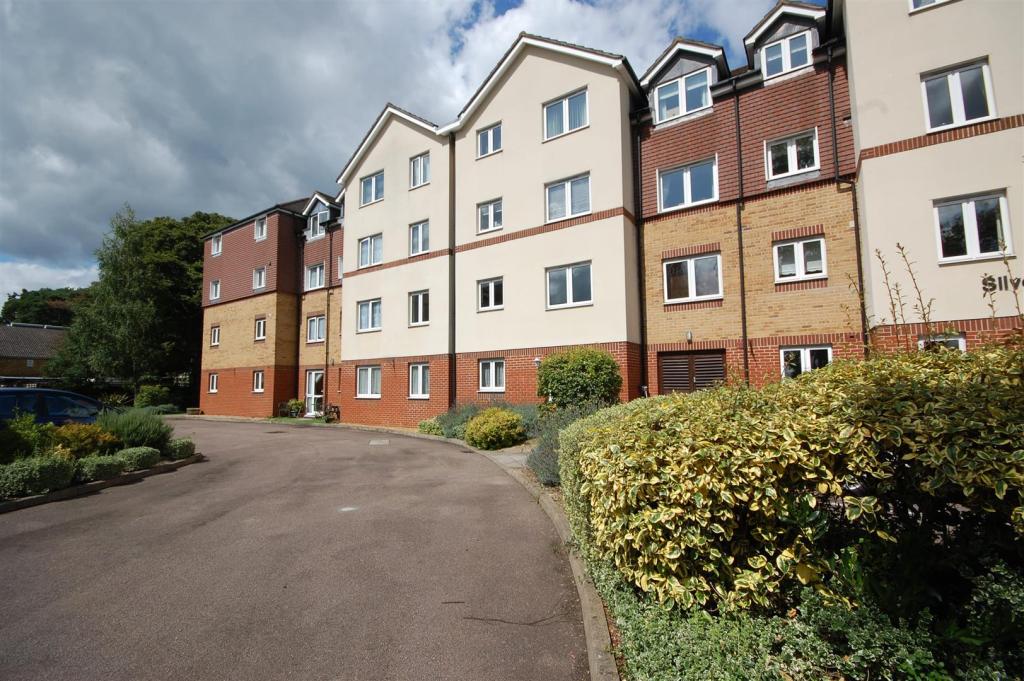 2 bedroom retirement property for sale in Silver Birch Court, Friends