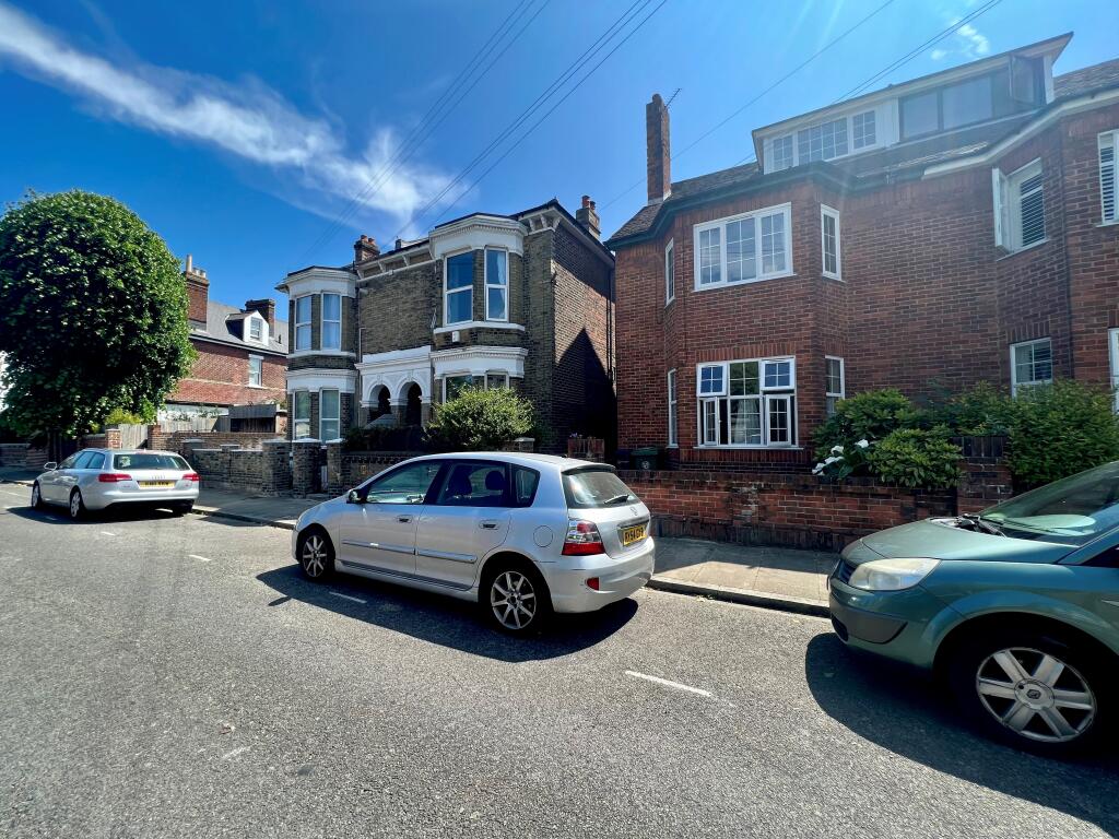 Main image of property: Albert Grove, Southea *GARDEN*