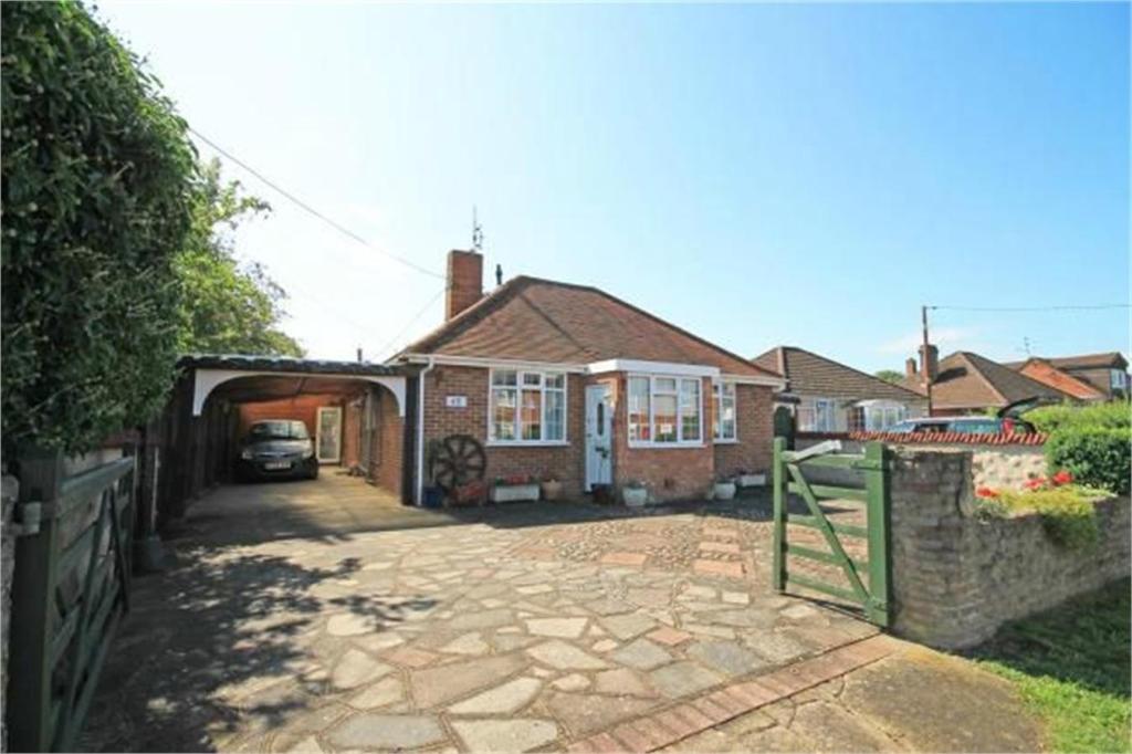 3 bedroom detached bungalow for sale in Weston Road, Aston Clinton, Buckinghamshire, HP22