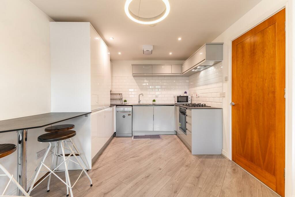 3 bedroom apartment for sale in Jamaica Street, Stepney, London, E1