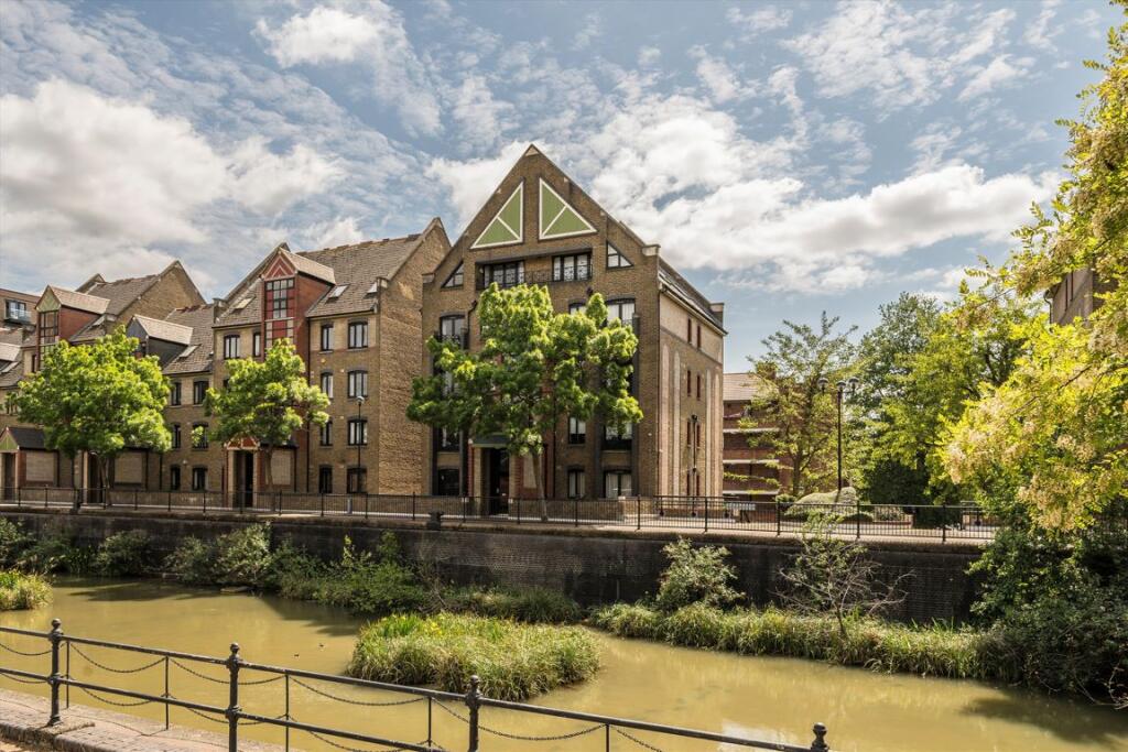 Main image of property: Discovery Walk, Wapping