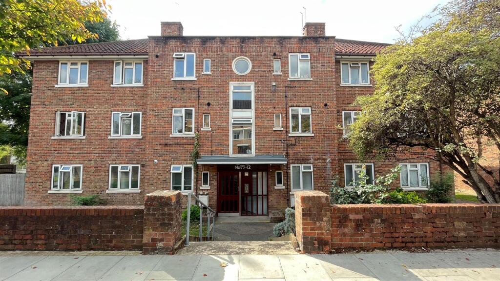 Main image of property: Ricards Road, London