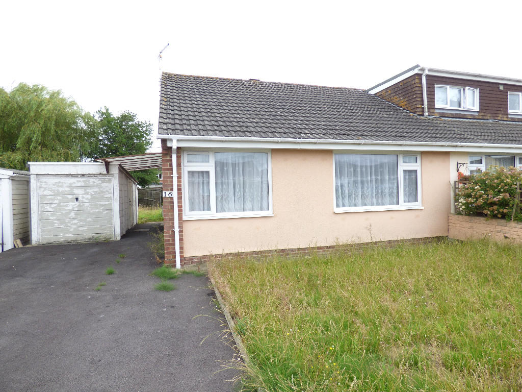 2 bedroom semidetached bungalow for sale in Gillingham, Dorset, SP8
