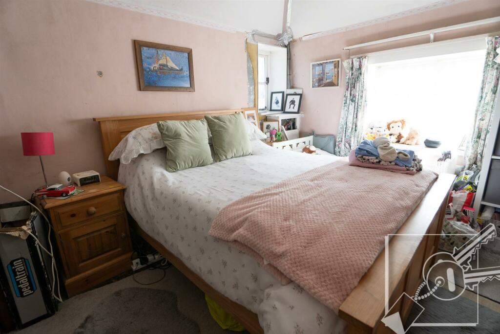 Additional property image - Warren Road, Southfleet, Gravesend