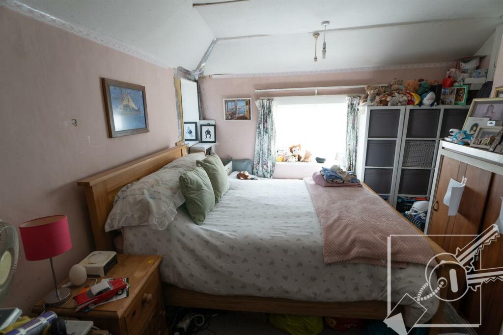 Additional property image - Warren Road, Southfleet, Gravesend