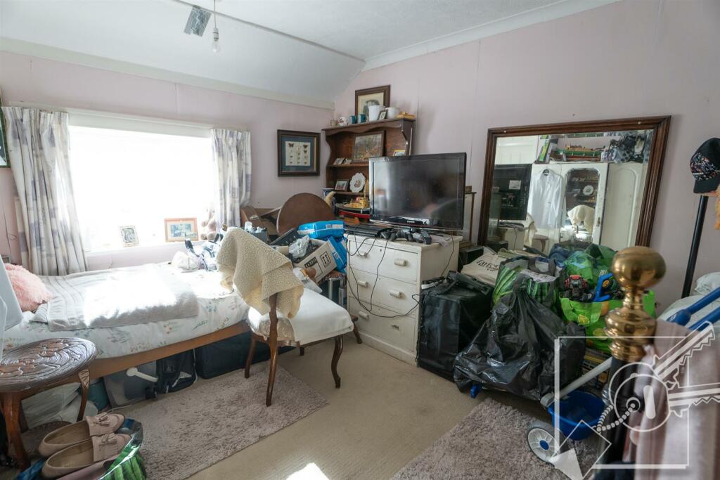 Additional property image - Warren Road, Southfleet, Gravesend