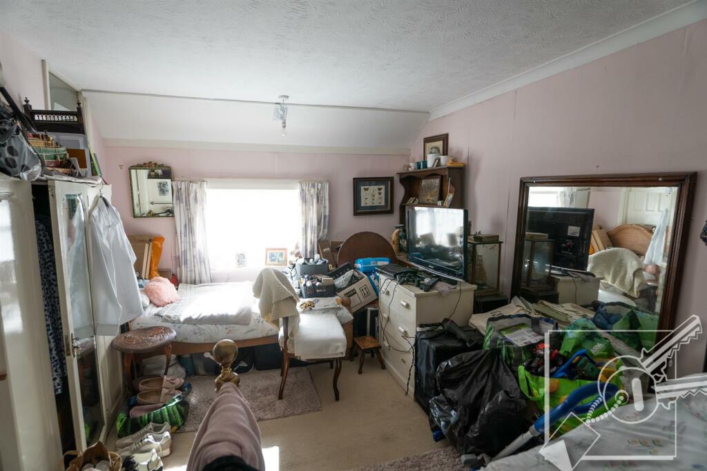 Additional property image - Warren Road, Southfleet, Gravesend