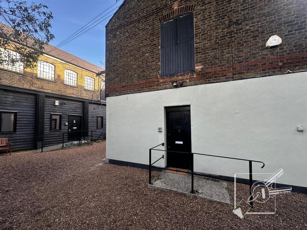 Main image of property: The Courtyard, 7a Manor Road