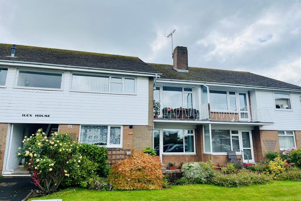 2 bedroom flat for rent in Ilex House, Cudlow Garden, Rustington